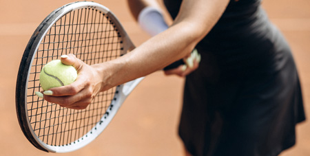 Tennis players learn to alternate between stress and relaxation. During brief periods of meditation they are able to rest, relax and recover.